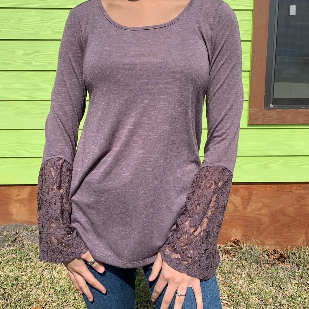 blouse w net sleeves